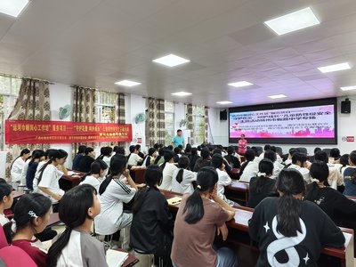 橫州市“運河巾幗服務站”教育信息咨詢服務在新福鎮、南鄉鎮暖心開展